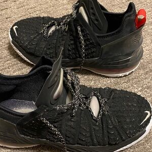 Nike Men's Black and Red Athletic Shoes